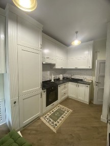 Здається будинок центральна площа
