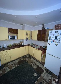Здається трьохкімнатна квартира.