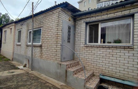 Продається 2-кімнатна квартира в центрі міста.