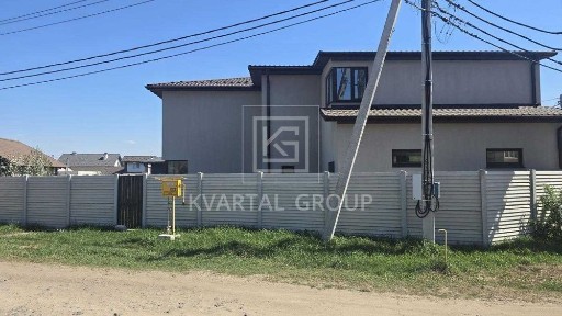 Капітальний просторий дуплекс під індивідуальне оздоблення в елітній Стоянці! Будувався для себе. Оформлення на першого власника. Без комісії!