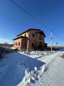 Продаж шикарного дому на березі озера, біля Києва