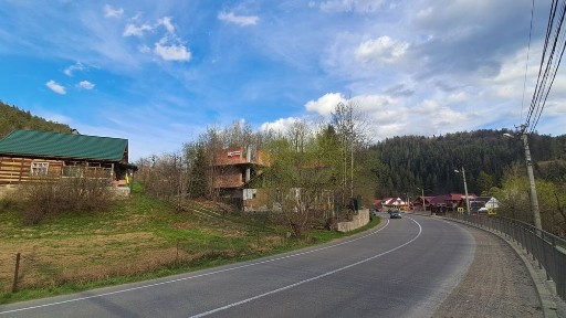 Продаж недобудованого готелю в Яремче 1 лінія від дороги vv
