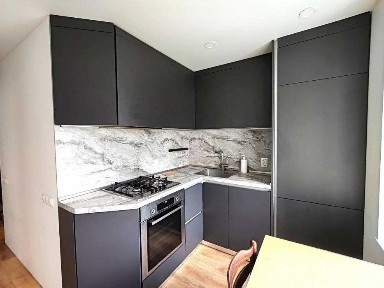 Продам 2-х к. квартиру в центре с ремонтом.