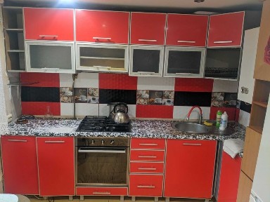 Продається будинок з гаражем.