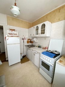 Продаю простору 2-кімнатну квартиру на Намиві. ц6
