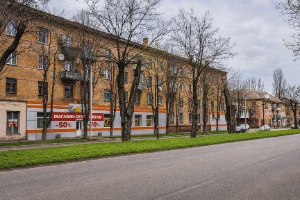 Продаж фасадного приміщення 396 м кв Червона Лінія, вул. Криворіжсталі, Власник