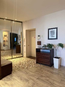 продам квартиру 3 комнатную 138 м2