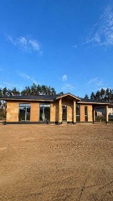Готовий будинок на початку Блиставиці. Можна під всі державні програми. Є газ.