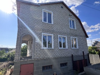 Продаю капитальный дом в три уровня в СК Озерное