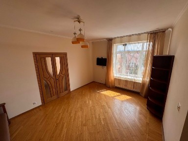 Продаж 3-кімнатної квартири в центральній частині вул. Недецеї