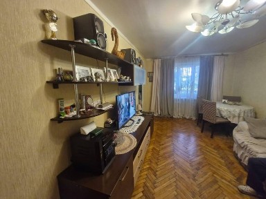 Продається трикімнатна квартира по вулиці Свистуна