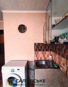 Продам 2-х комн кв 1/9 с большой кухней 10 м кв!