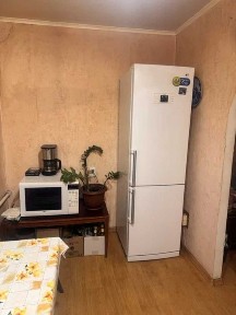 Трьошка на Чарівній поруч з ринком 213-297-528