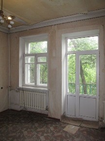 Продам 3 кімнатну квартиру (сталінка) на пл. Покровській ( р-н Маркетопту - Світу вин )