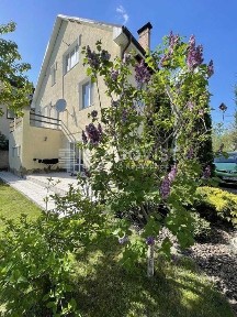Просторий будинок 283 м² біля метро Нивки - ідеально для життя або бізнесу!
