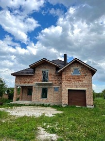 Продається будинок в с. Драгомирчани. Ділянка. Свердловина. Тераса
