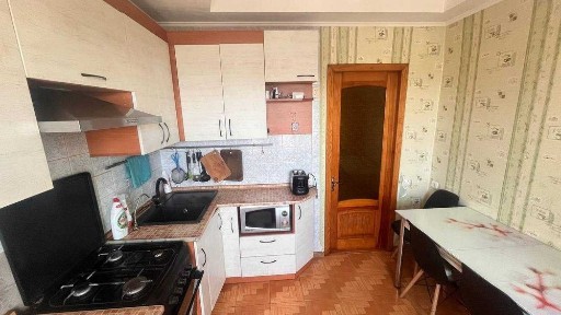 Продається 2-кімнатна квартира Бородинський