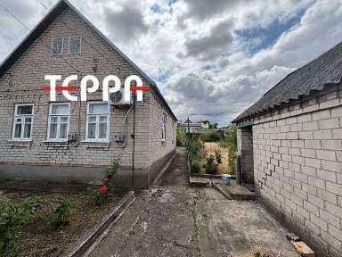 Продаж будинку з гаражем на ДД
