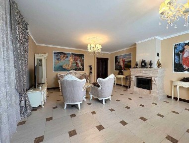 Продаж будинку 355 м² та 21 сот. землі у с. Конопниця