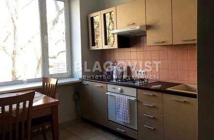 Продаж 1 кімн Трьохсвятительська, 9 історичний центр Хрещатик Майдан Незалежності