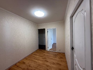 Комфортна 3к квартира. Транспорт, магазини, школи-поруч