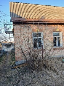 16 соток в с. Тарасівка з будинком під капітальний ремонт.
