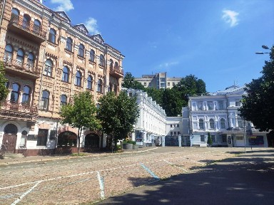 Київ, Ольгінська вул., 2/1