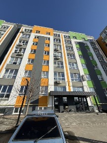 Продається комерційне приміщення з ремонтом, для будь яких послуг. Будинок новий та заселений. Зроблений ремонт є меблі та техніка