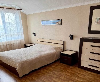 Продам будинок 309 кв. м. та ділянка 13 соток, м. Бориспіль, (149000):