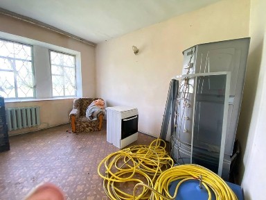 Продам частину будинку з землею