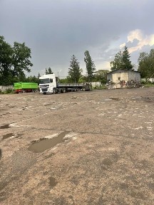 Здається в оренду огороджена тереторія 1 гектар з приміщеннями 700 кв