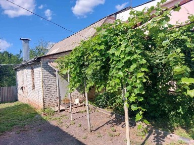 Люботин! Продам часть дома. Центр.