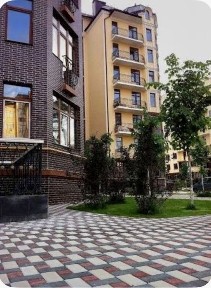 Річ Таут Буча комерція цоколь з вікнами.