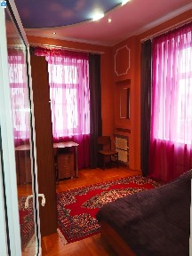 Здам 3-кімнатну квартиру в самому центрі міста Луцька з меблями і побутовою технікою. Власник. Тел **********