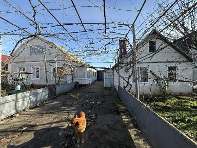 Продається будинок з літньою кухнею на 10 сотках землі