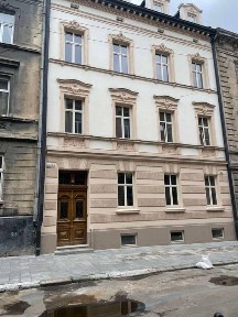 Продаж чотирьох поверхового будинку в центрі Львова