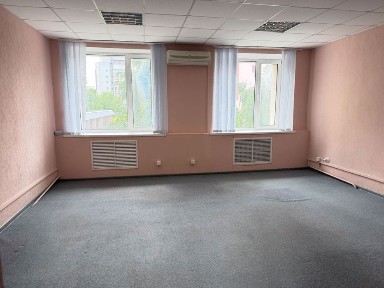 Офіс 29,3 м² з паркінгом | Водопровідна | Поблизу центру