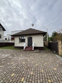 Будинок поруч з лісом в Гореничах