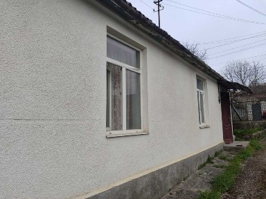 Продається частина будинку в самому центрі міста. Чортків