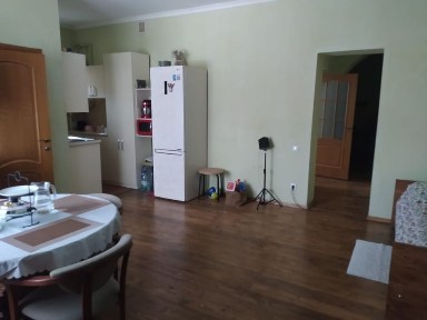1 кімнатна у будинку з заднім двором вул. Кишинівська