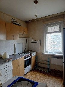 Продается однокомнатная м. Харьковская под ремонт
