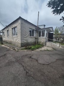 Продам будинок 5 хвилин від центру міста. Великий гарний будинок, гараж