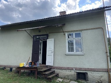 Продаж цегляного будинку та гаражу з прибудовою в с. Модричі