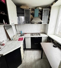 Продам 2-к квартиру в кирпичном доме на Сухомлинского / Слобожанское