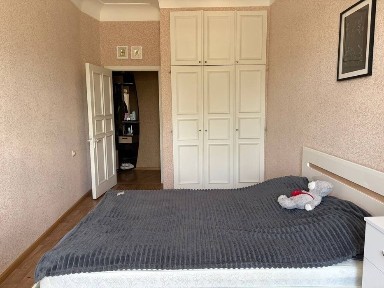 Продам 2комн квартиру в центре парк Глобы пр. Д.Яворницкого сталинку