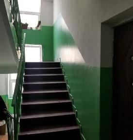 Дуже тепла трикімнатна, метро 