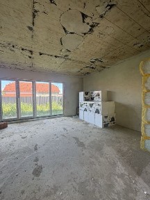 Продаж чорнового котеджу