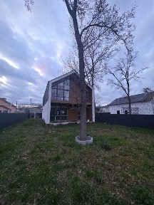 Сучасний будинок біля Києва <a href='/newbuilding/7539/view/zk-hotiv'>Хотів</a>