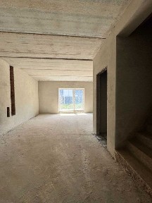 Продам Зданий Таунхаус з ділянкою в Крихівцях всі комунікації запущені, живуть сусіди.