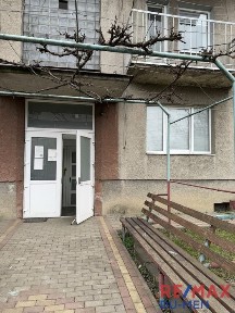 Продається простора 3-кімнатна квартира у місті Тячів